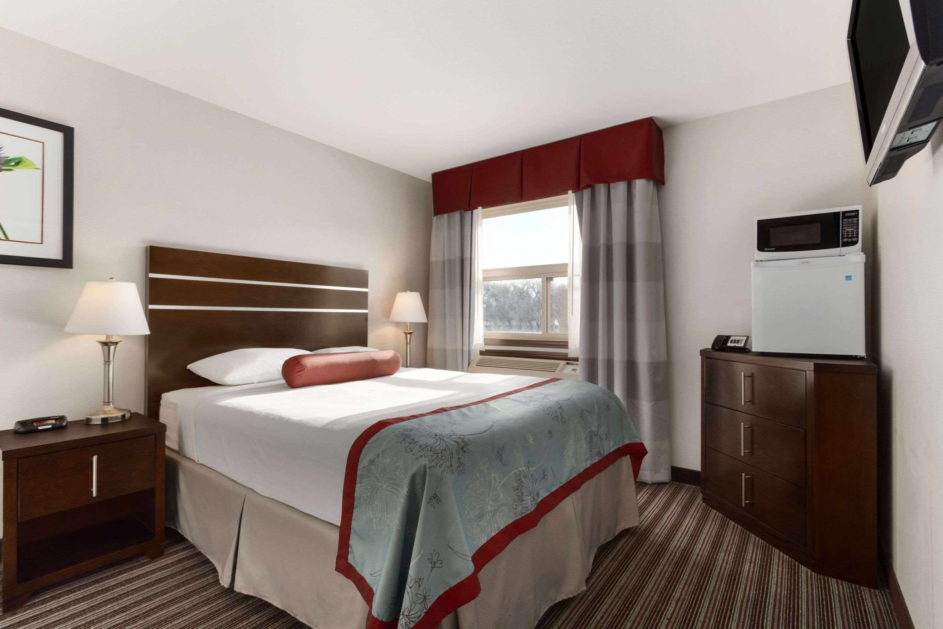 Hotel Super 8 By Wyndham Saskatoon Near Downtown Exterior foto